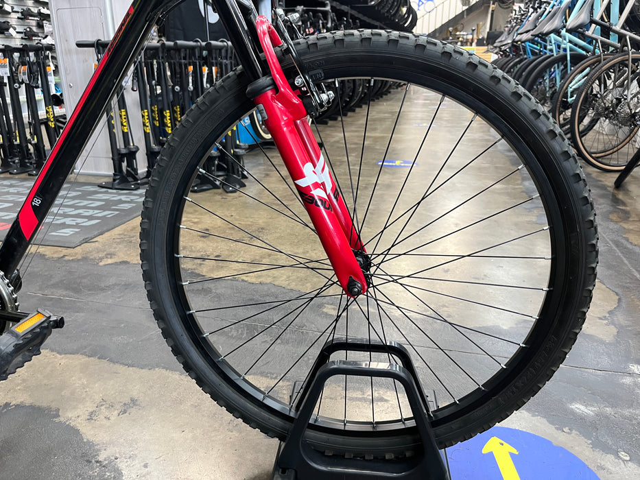 Magna Silver Canyon 26" Mountain Bike - Black USED