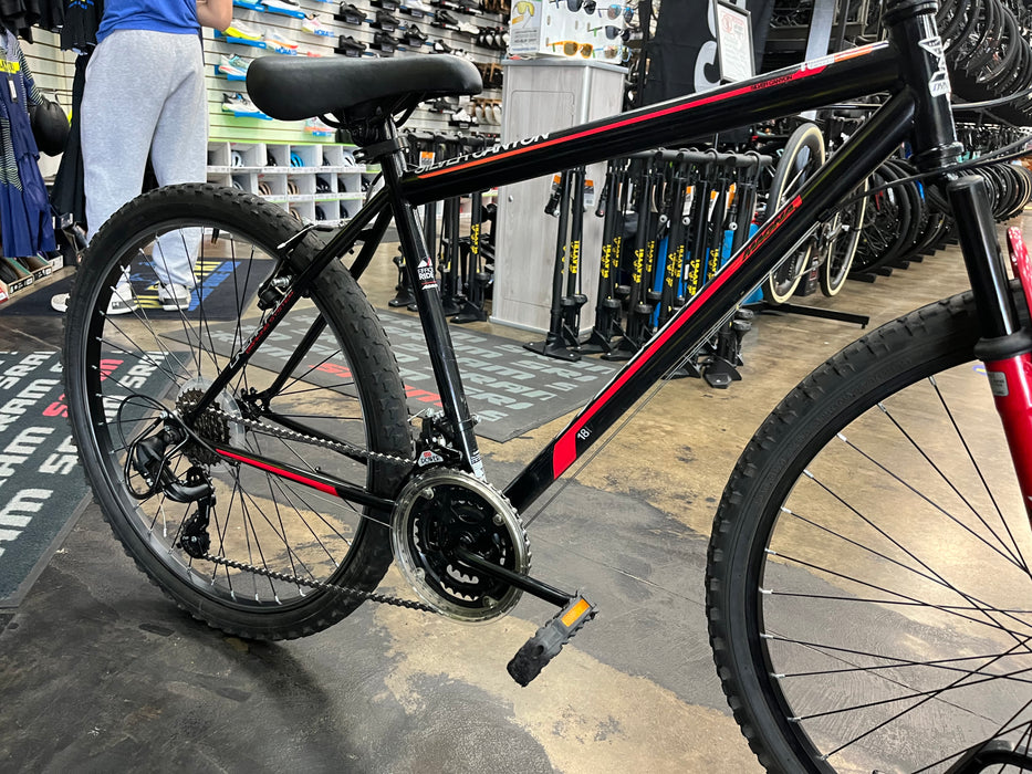 Magna Silver Canyon 26" Mountain Bike - Black USED