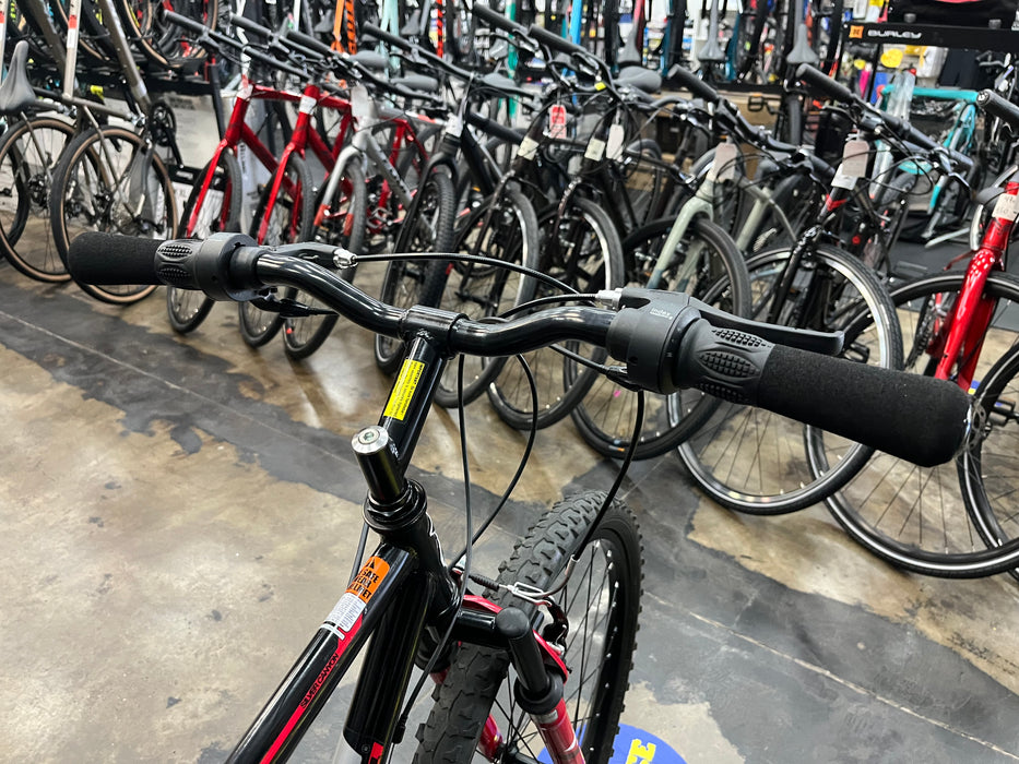 Magna Silver Canyon 26" Mountain Bike - Black USED