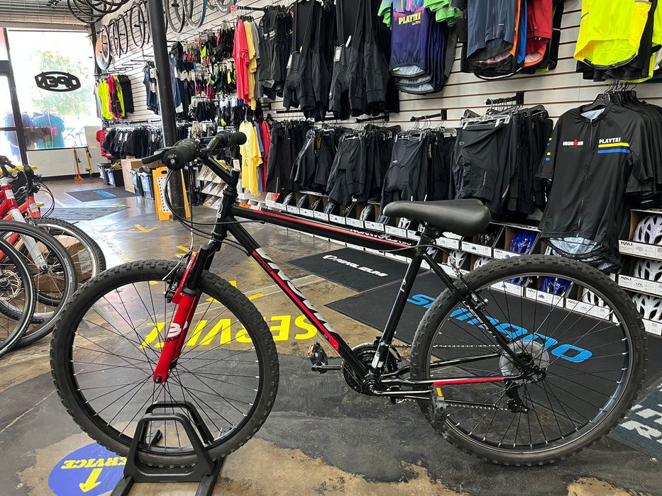 Magna Silver Canyon 26" Mountain Bike - Black USED