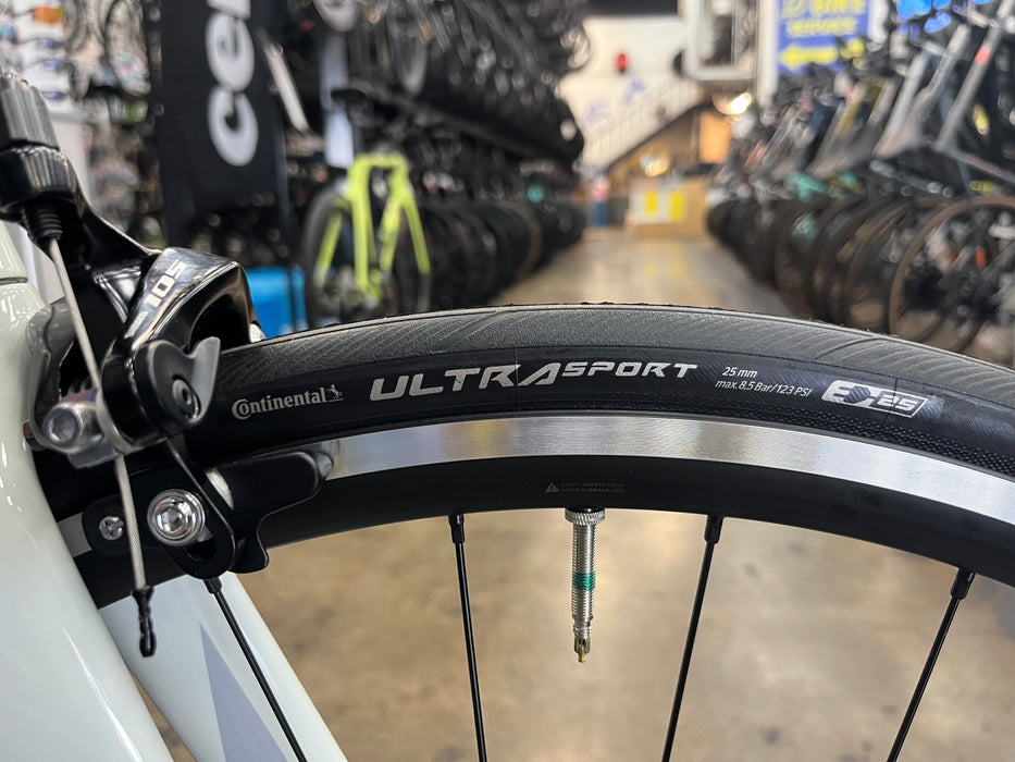 Felt B Performance Shimano 105 12-Speed - White Fog