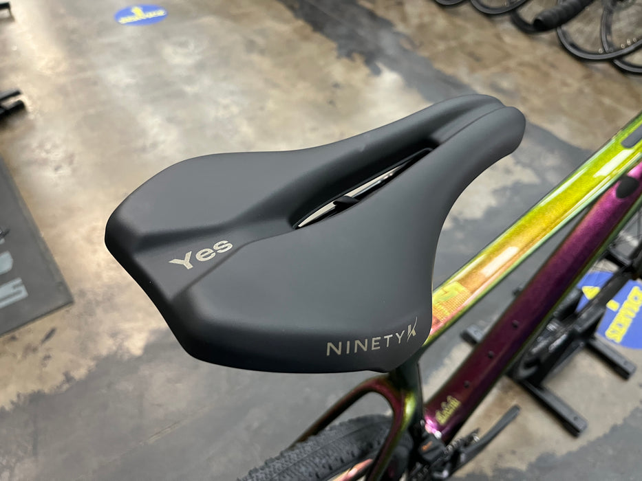 Cervelo Aspero 5 Shimano GRX Di2 12 Speed w/ENVE AG25 Wheels - Purple Sunset