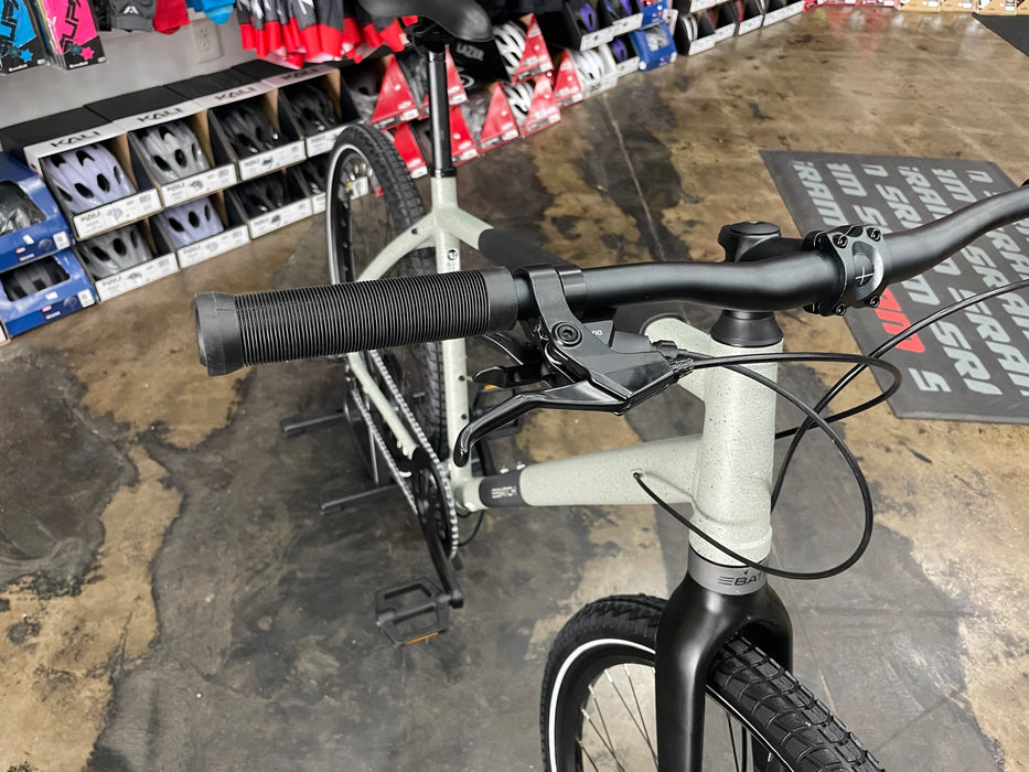 Batch The Urban Bike 27.5" Shimano Tourney