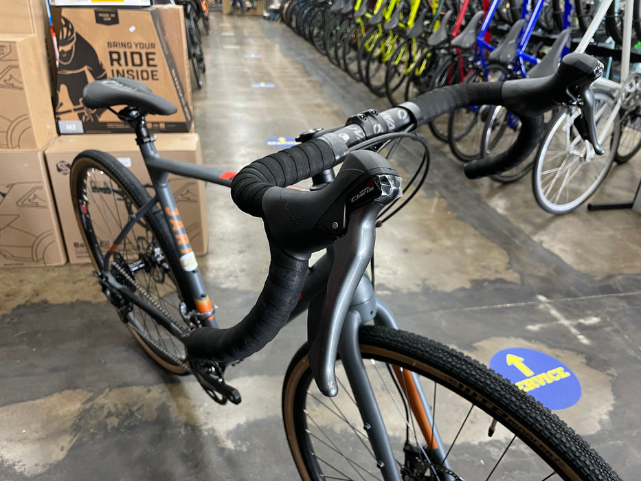 Fuji Jari 2.5 Disc Shimano Claris 8 Speed - Satin Iron