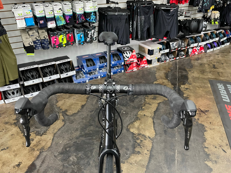 Fuji Sportif 1.1 Disc Shimano 105 11-Speed - Pearl Black