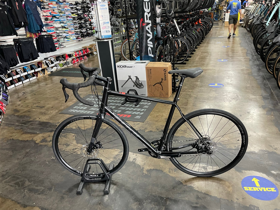 Fuji Sportif 1.1 Disc Shimano 105 11-Speed - Pearl Black