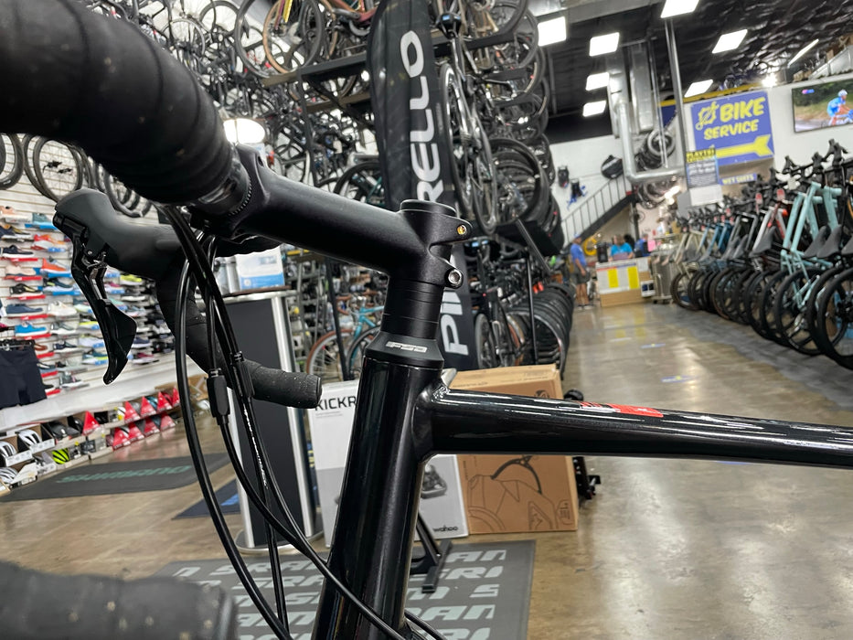 Fuji Sportif 1.1 Disc Shimano 105 11-Speed - Pearl Black