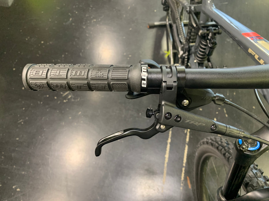 Fuji Rakan 29 LT 1.5 Shimano Deore 11 Speed - Iron Gray/Sand