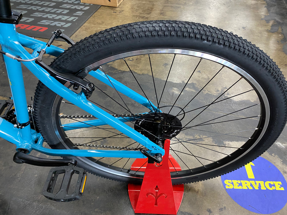 Batch The Mountain Bicycle Shimano Tourney - Gloss Blue