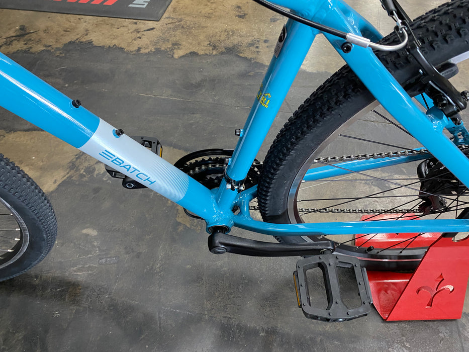 Batch The Mountain Bicycle Shimano Tourney - Gloss Blue