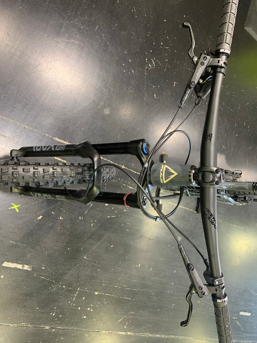 Fuji Rakan 29 LT 1.5 Shimano Deore 11 Speed - Iron Gray/Sand