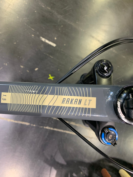 Fuji Rakan 29 LT 1.5 Shimano Deore 11 Speed - Iron Gray/Sand