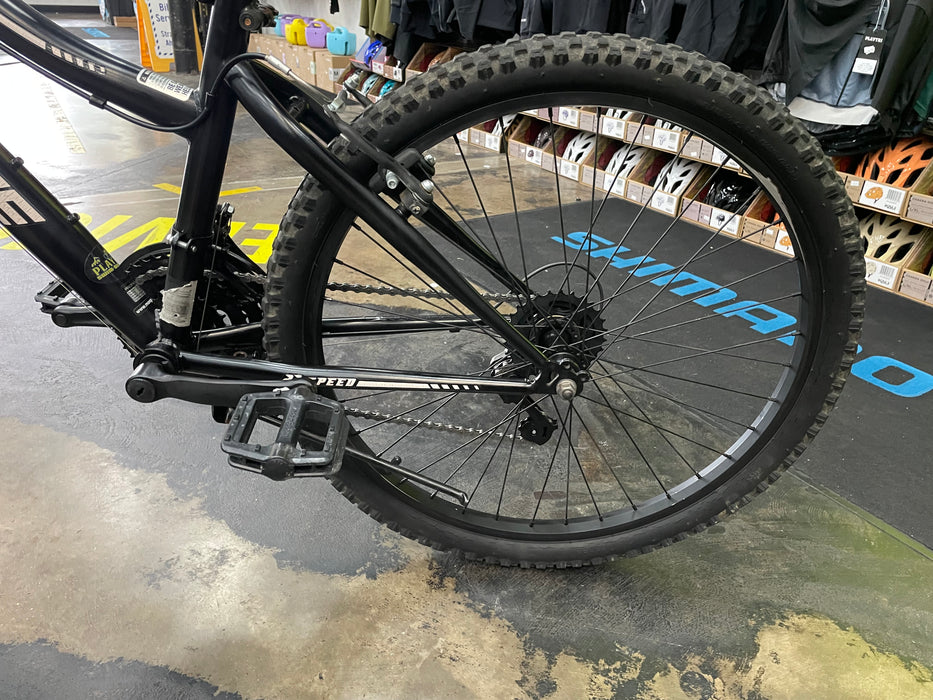 Mongoose Excursion 24" 21 Speed Kids Mountain Bike -  Black USED