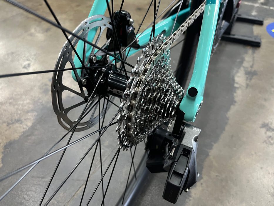 Bianchi Oltre XR4 Disc Sram Rival AXS HollowGram Carbon Wheels - 2023