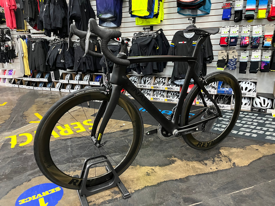 Pinarello Gan Sram Force eTap AXS / Reynold's AR58 Carbon Wheelset - 2022 DEMO