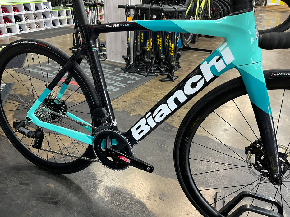 bianchi disc brake road bike Bianchi Oltre XR4 Disc SRAM Rival AXS Profile Design GMR 38 Carbon Whe — Playtri