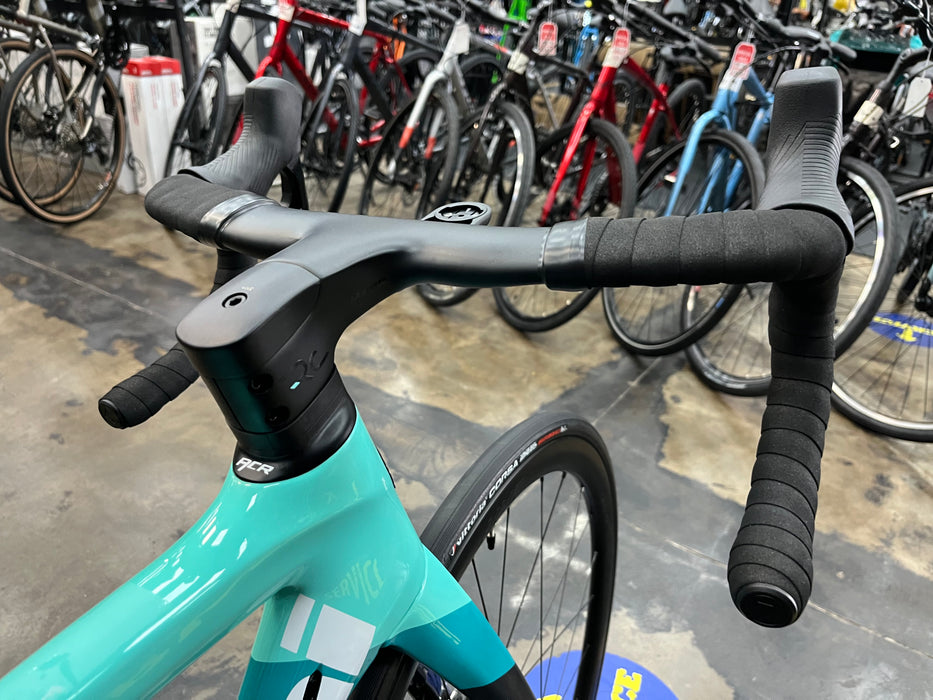bianchi rennrad oltre Bianchi Oltre XR4 Disc SRAM Rival AXS Profile Design GMR 38 Carbon Whe — Playtri