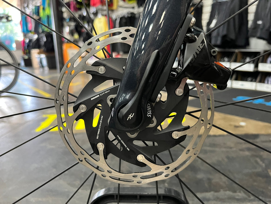 bianchi disc brake road bike Bianchi Oltre XR4 Disc SRAM Rival AXS Profile Design GMR 38 Carbon Whe — Playtri