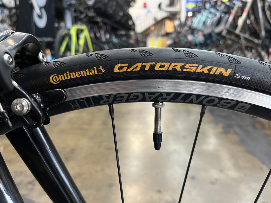 Trek Domane AL2 Shimano Claris - Black/Gold 2023 USED