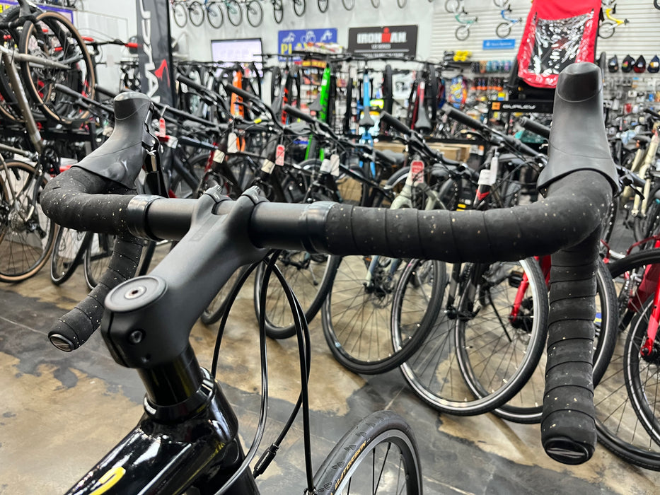 Trek Domane AL2 Shimano Claris - Black/Gold 2023 USED