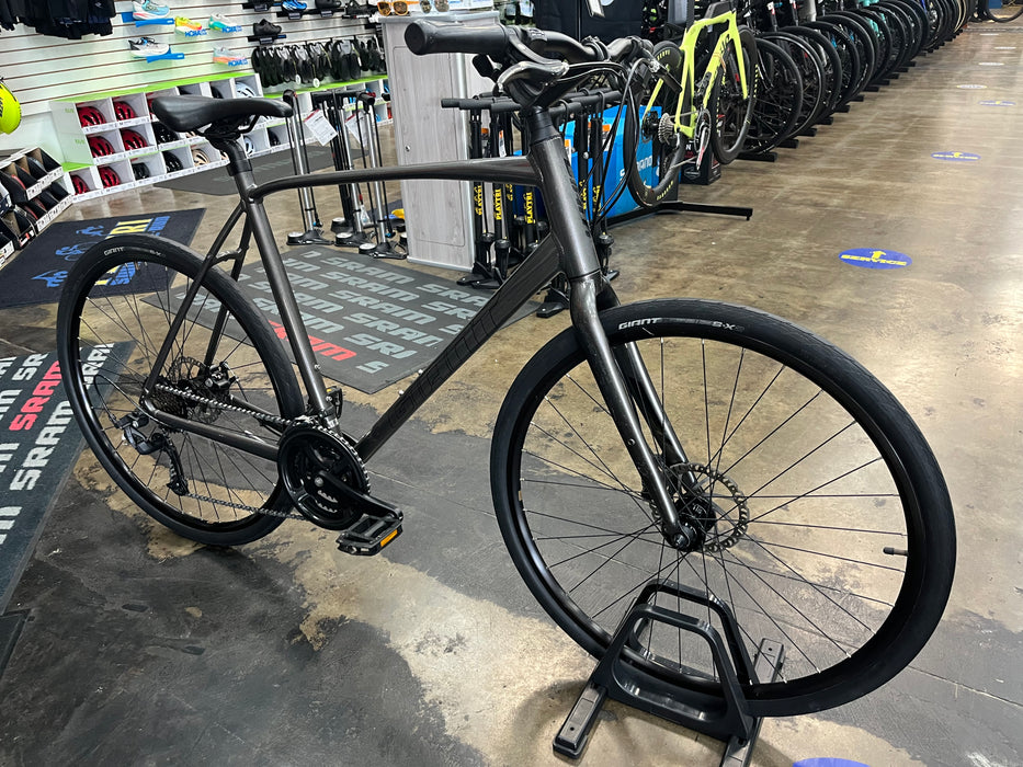 Giant Escape 3 Disc Shimano Tourney - Metallic Black 2022 USED