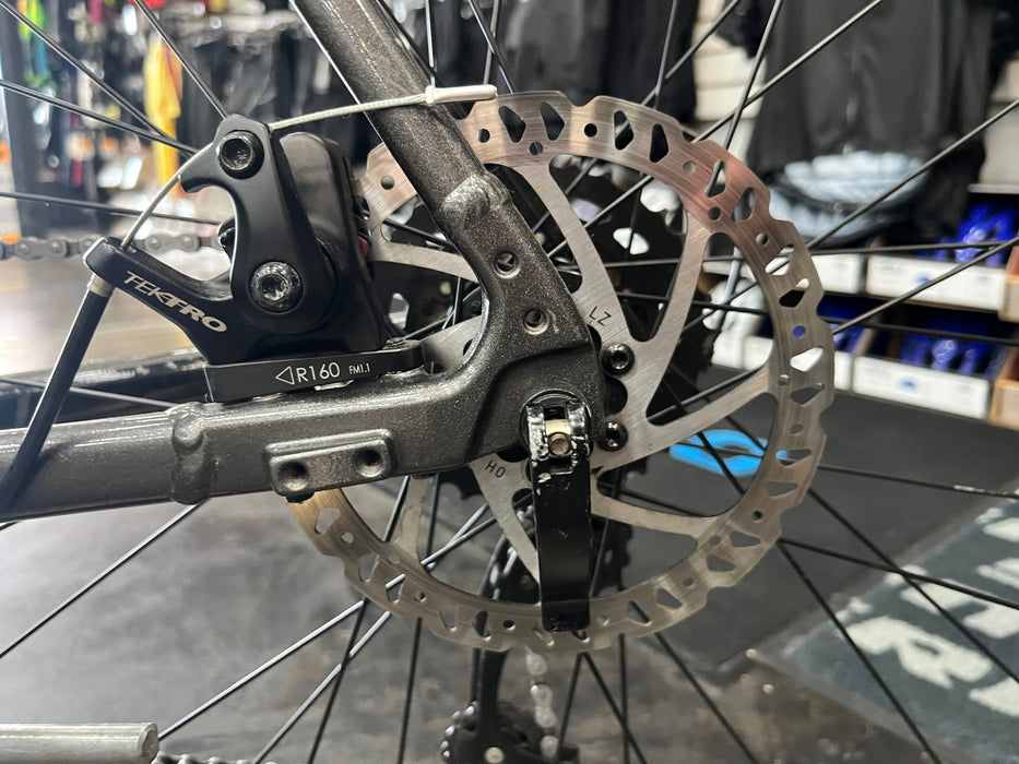 Giant Escape 3 Disc Shimano Tourney - Metallic Black 2022 USED