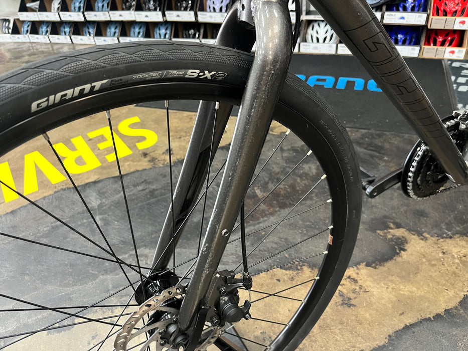 Giant Escape 3 Disc Shimano Tourney - Metallic Black 2022 USED