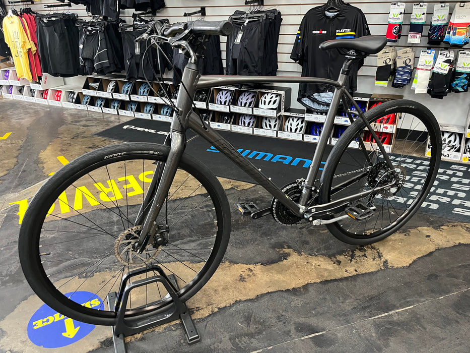 Giant Escape 3 Disc Shimano Tourney - Metallic Black 2022 USED