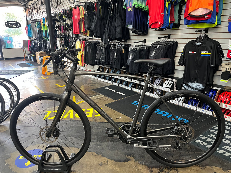 Giant Escape 3 Disc Shimano Tourney - Metallic Black 2022 USED