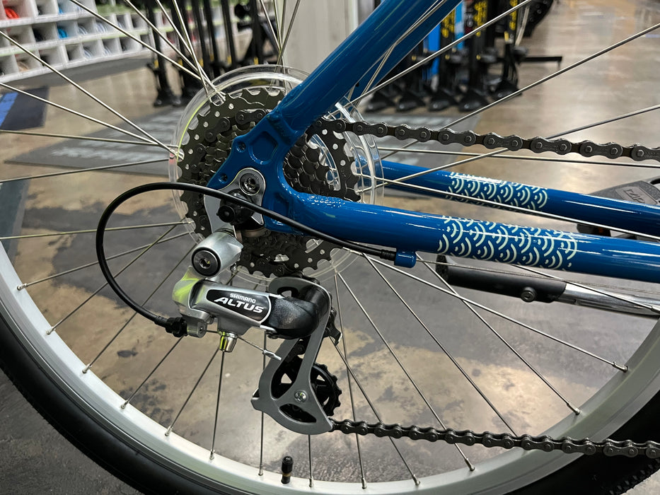 Izip Zest Shimano Altus 7 Speed - Blue USED