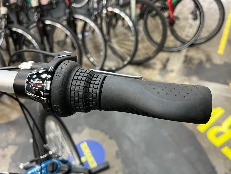 Izip Zest Shimano Altus 7 Speed - Blue USED