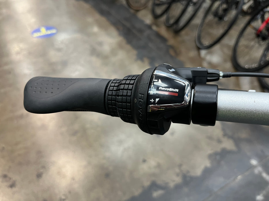 Izip Zest Shimano Altus 7 Speed - Blue USED