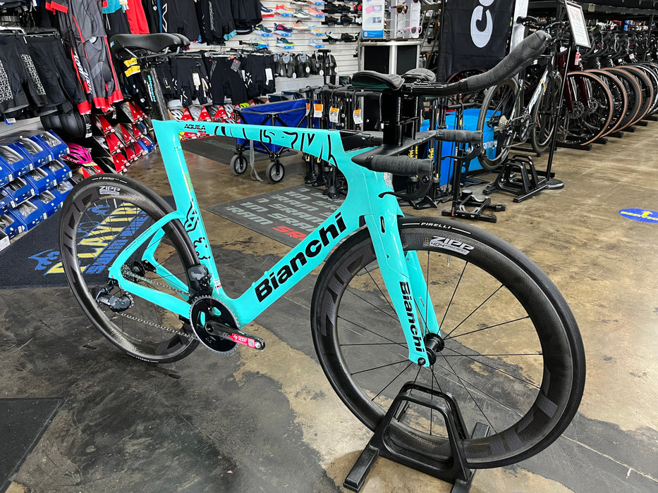 Bianchi Aquila CV SRAM Force eTap AXS ZIPP 404 Firecrest Wheels Celeste 2023