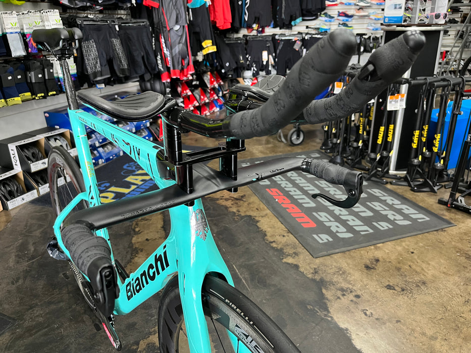 Bianchi Aquila CV SRAM Force eTap AXS ZIPP 404 Firecrest Wheels Celeste 2023