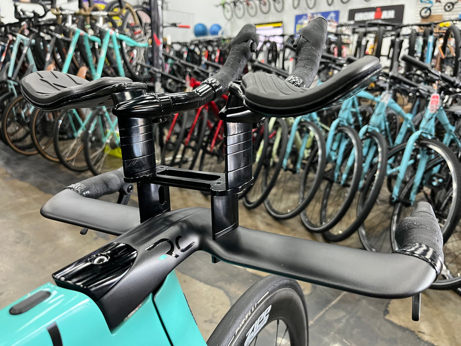Bianchi Aquila CV SRAM Force eTap AXS ZIPP 404 Firecrest Wheels Celeste 2023