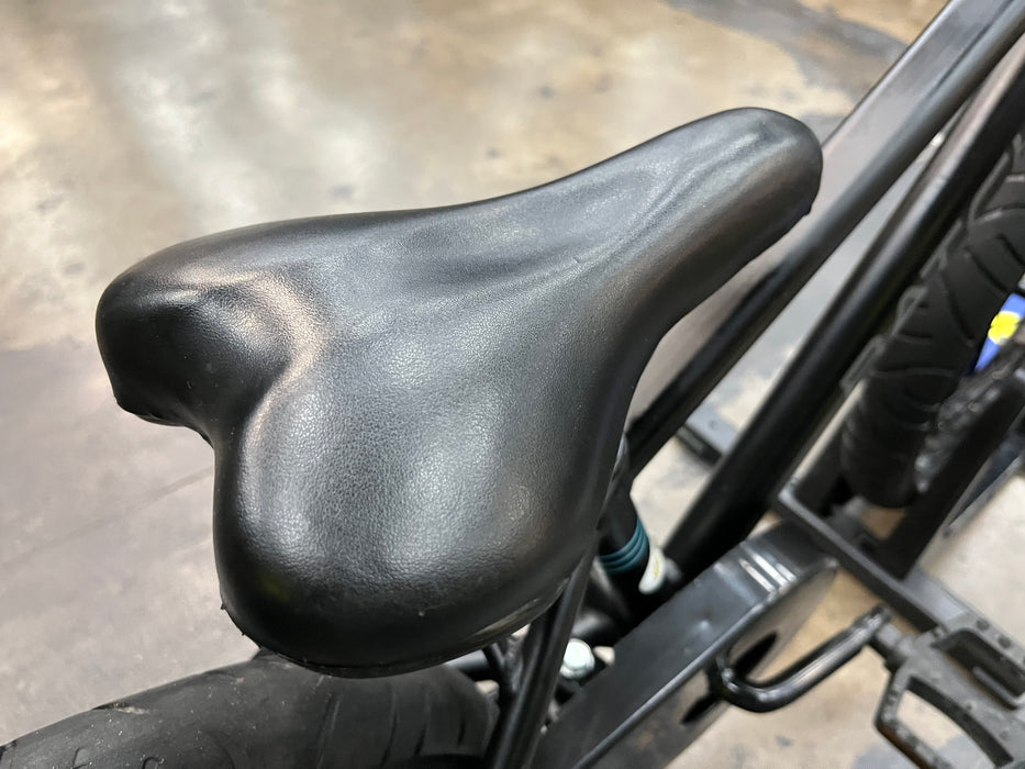 Batch Kids Bicycle 16" - Black DEMO