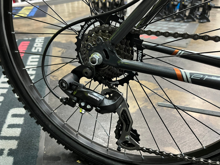 Schwinn Ranger 26" Mountain Bike Shimano Tourney 7 Speed - Gray USED