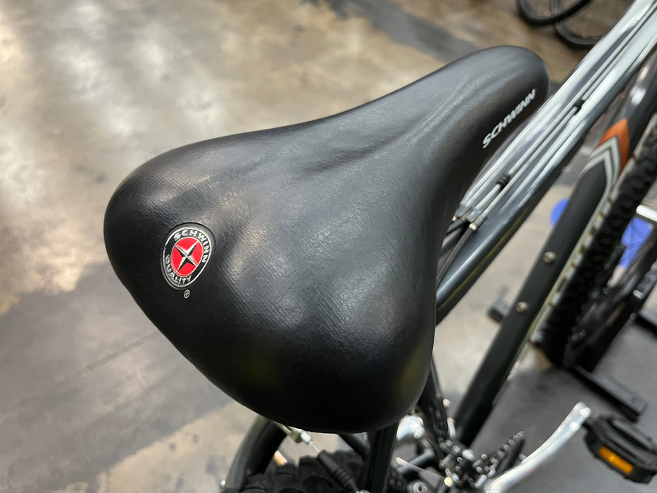 Schwinn Ranger 26" Mountain Bike Shimano Tourney 7 Speed - Gray USED