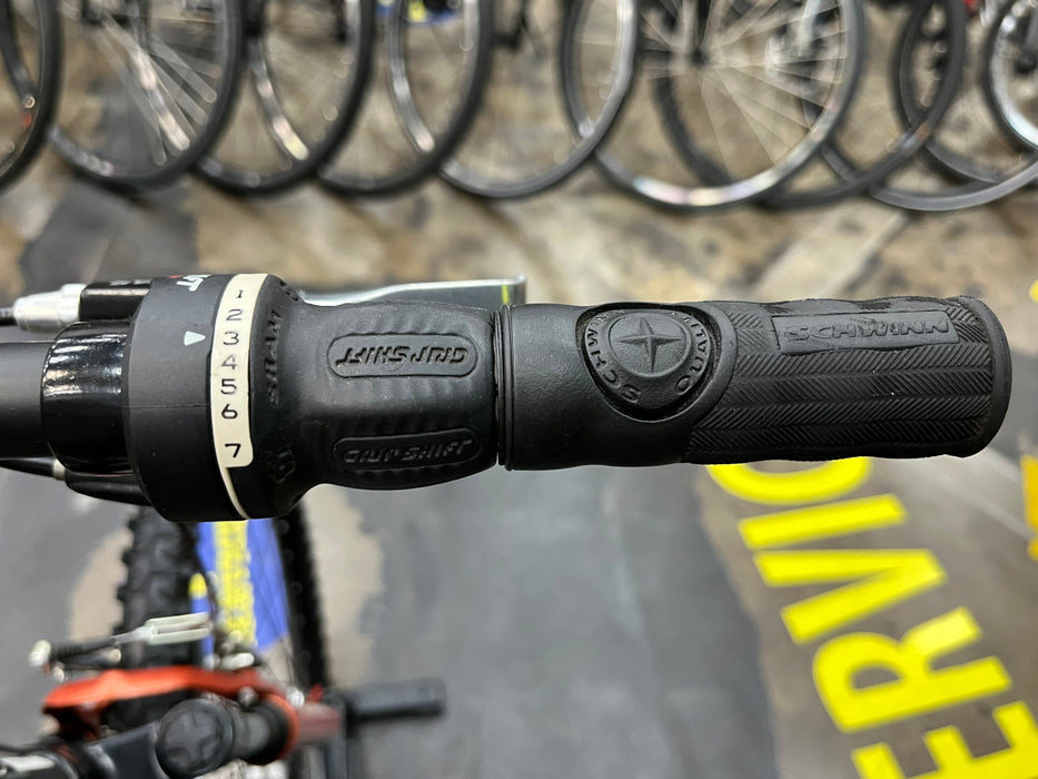 Schwinn Ranger 26" Mountain Bike Shimano Tourney 7 Speed - Gray USED