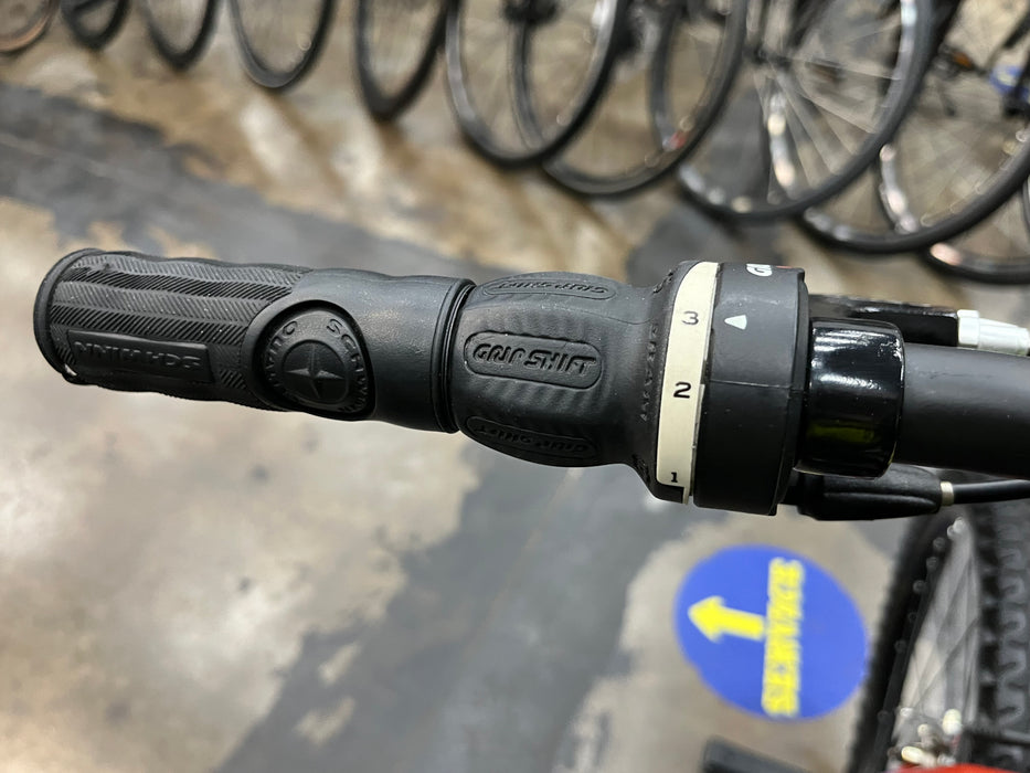 Schwinn Ranger 26" Mountain Bike Shimano Tourney 7 Speed - Gray USED