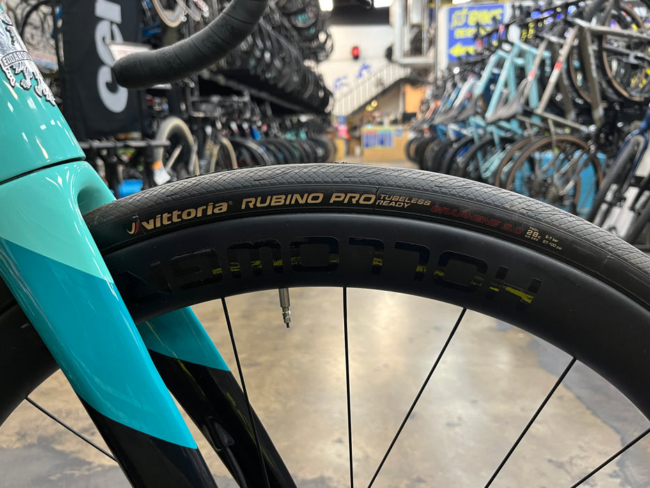 Bianchi Oltre XR4 Disc SRAM Rival w/HollowGram Wheels