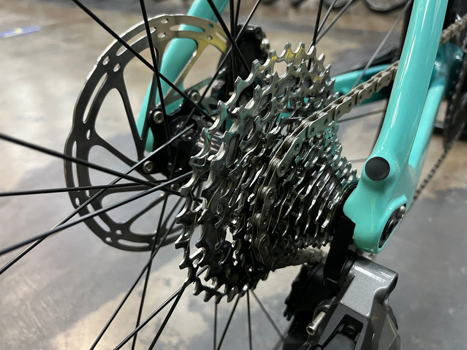 Bianchi Oltre XR4 Disc SRAM Rival w/HollowGram Wheels