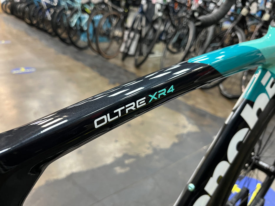 Bianchi Oltre XR4 Disc SRAM Rival w/HollowGram Wheels