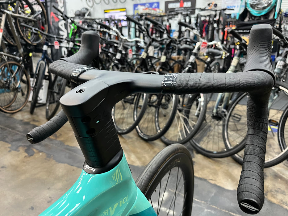 Bianchi Oltre XR4 Disc SRAM Rival w/HollowGram Wheels