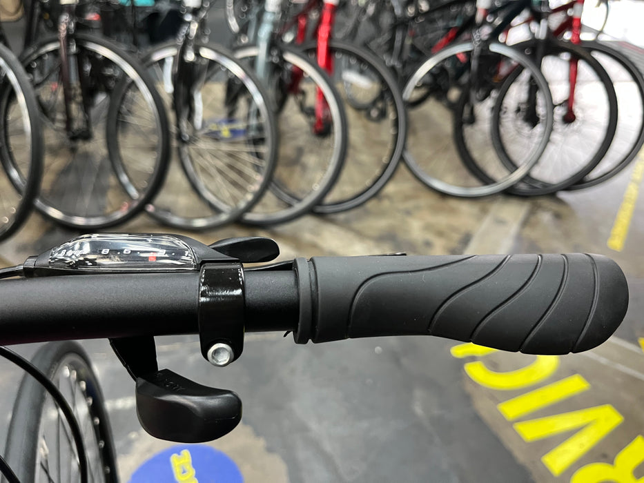 Felt Verza Speed 50 Shimano Altus 8 Speed - Magenta DEMO