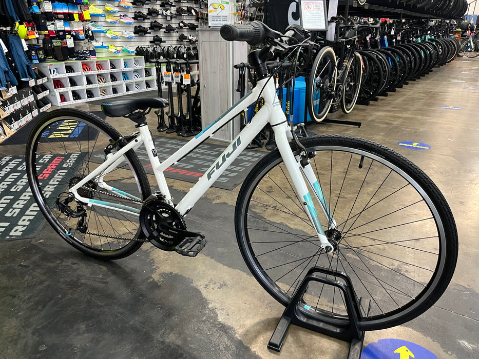 Fuji Absolute 2.3 ST Shimano Tourney 7 Speed - White DEMO