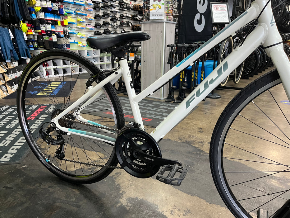 Fuji Absolute 2.3 ST Shimano Tourney 7 Speed - White DEMO