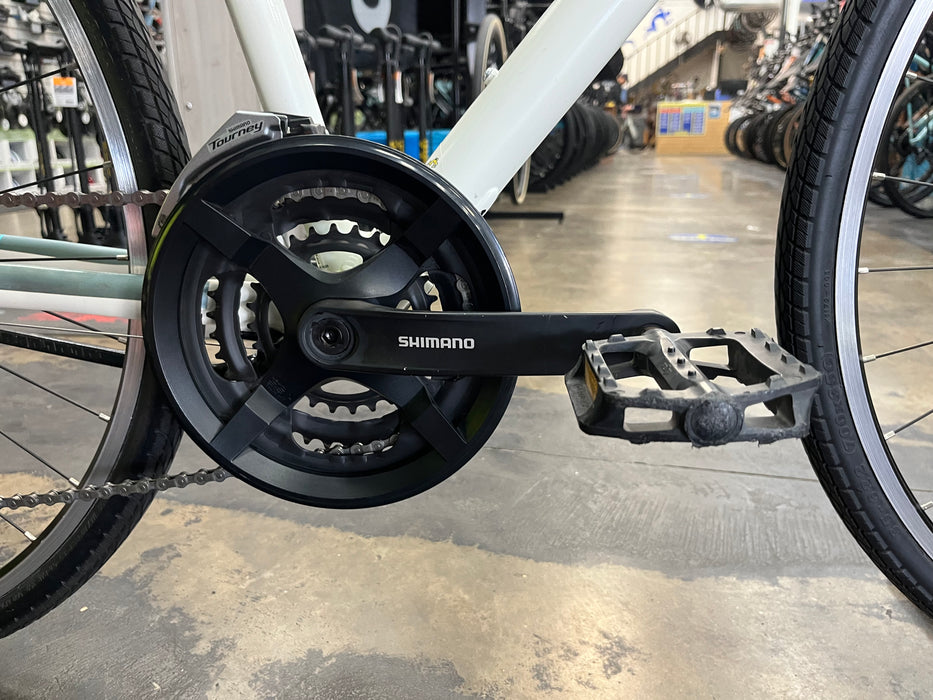 Fuji Absolute 2.3 ST Shimano Tourney 7 Speed - White DEMO