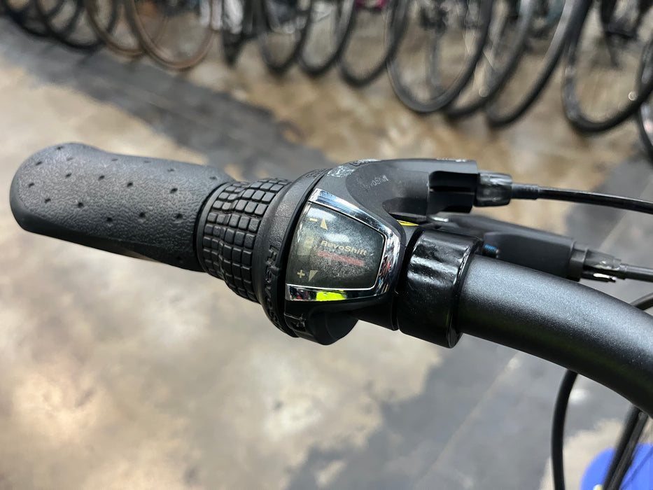 Fuji Absolute 2.3 ST Shimano Tourney 7 Speed - White DEMO