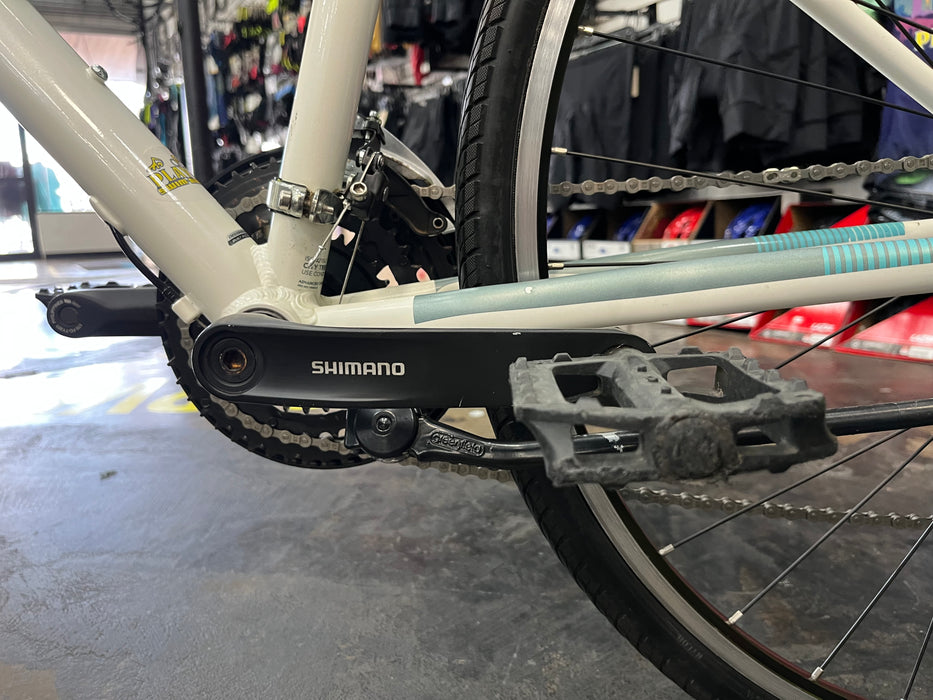 Fuji Absolute 2.3 ST Shimano Tourney 7 Speed - White DEMO